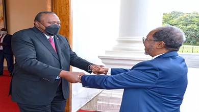 الرئيس الصومالي حسن شيخ محمود يصل كينيا ويلتقي نظيره أوهورو كينياتا